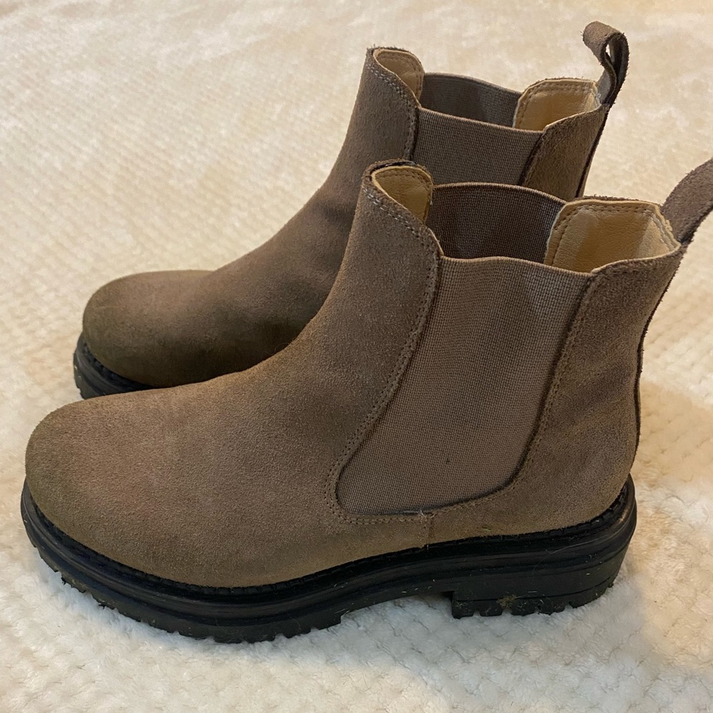 Brown Anthropologie Platform Chelsea boots!!